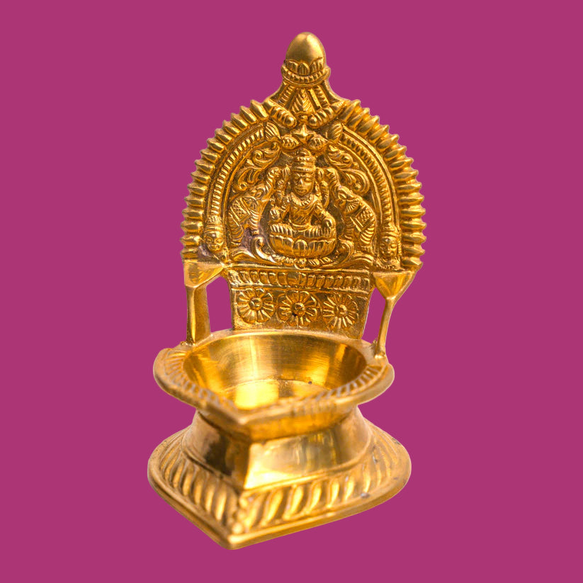 Pithalai Gajalakshmi Lamp